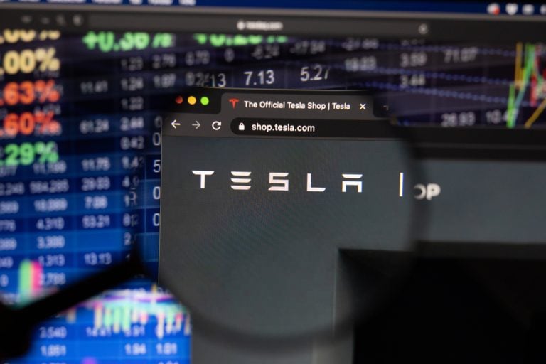 Tesla Shares Surge Amid Reported Push for Federal Self-Driving Vehicle Regulations